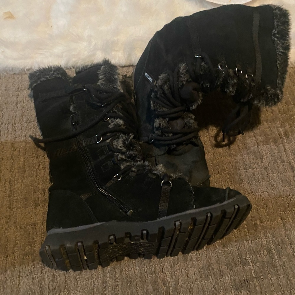 Lace up, black sketcher boots, barely worn great condition